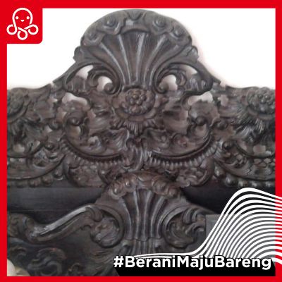 1 set tempat tidur King size dan meja rias
